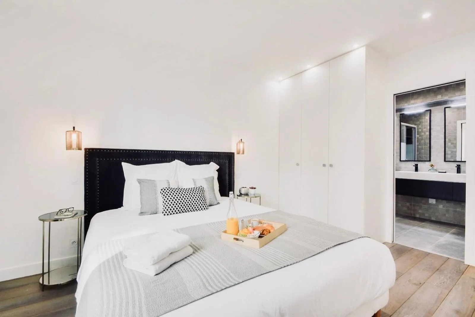 Elegance Contemporaine Sublime 3 Chambres Impeccablement Agencees Parijs
