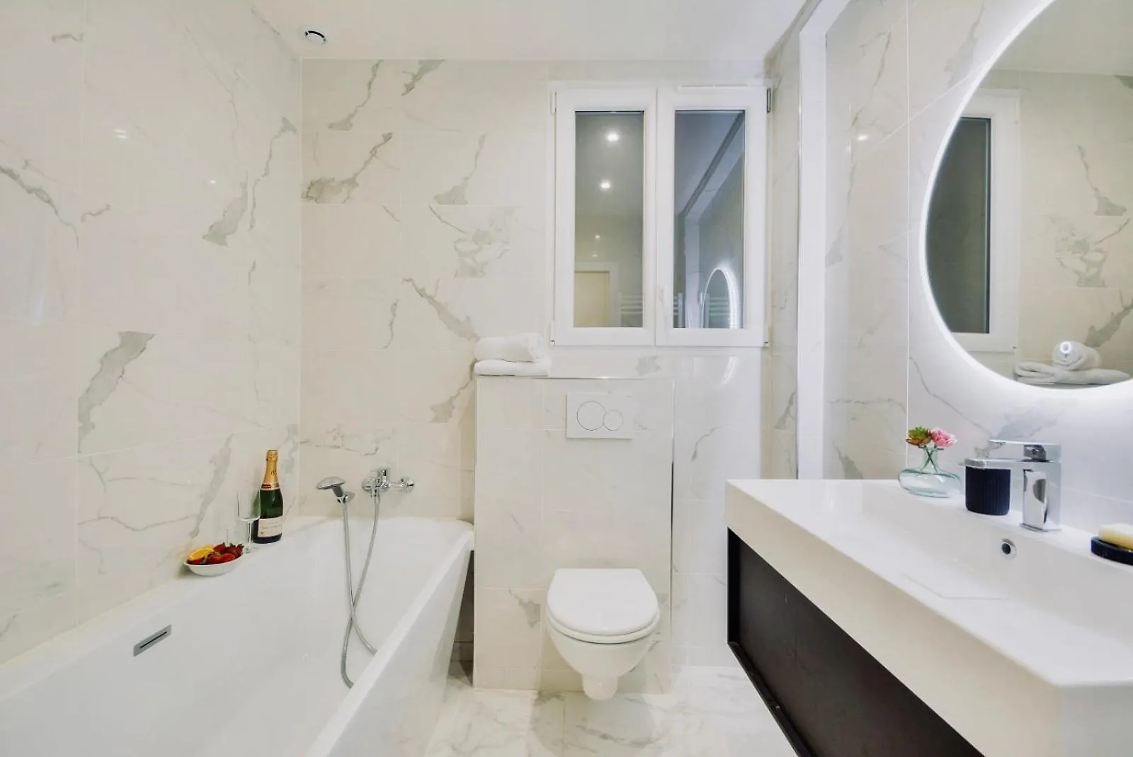 Appartement Elegance Contemporaine Sublime 3 Chambres Impeccablement Agencees Parijs