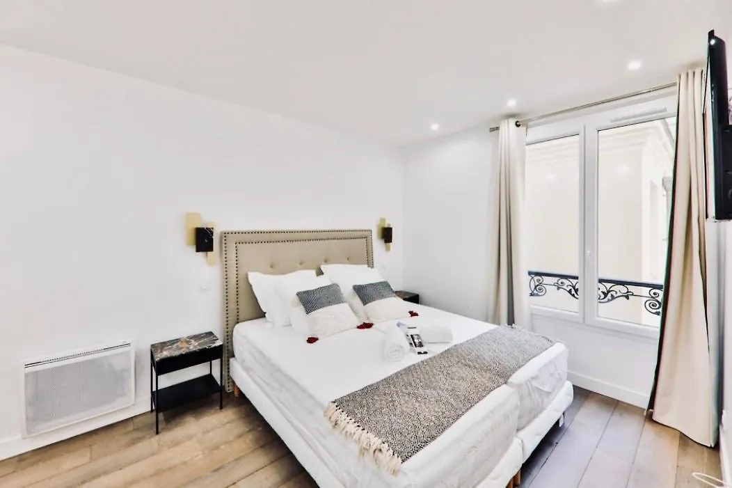 Elegance Contemporaine Sublime 3 Chambres Impeccablement Agencees Paris