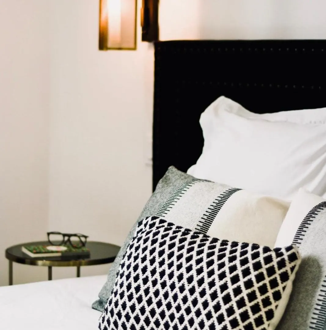 Elegance Contemporaine Sublime 3 Chambres Impeccablement Agencees Paris 0*,  France